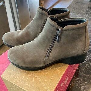 Dansko grey nubuck leather boots 38